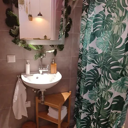 75m2 Indoor Glamping Scheveningen *